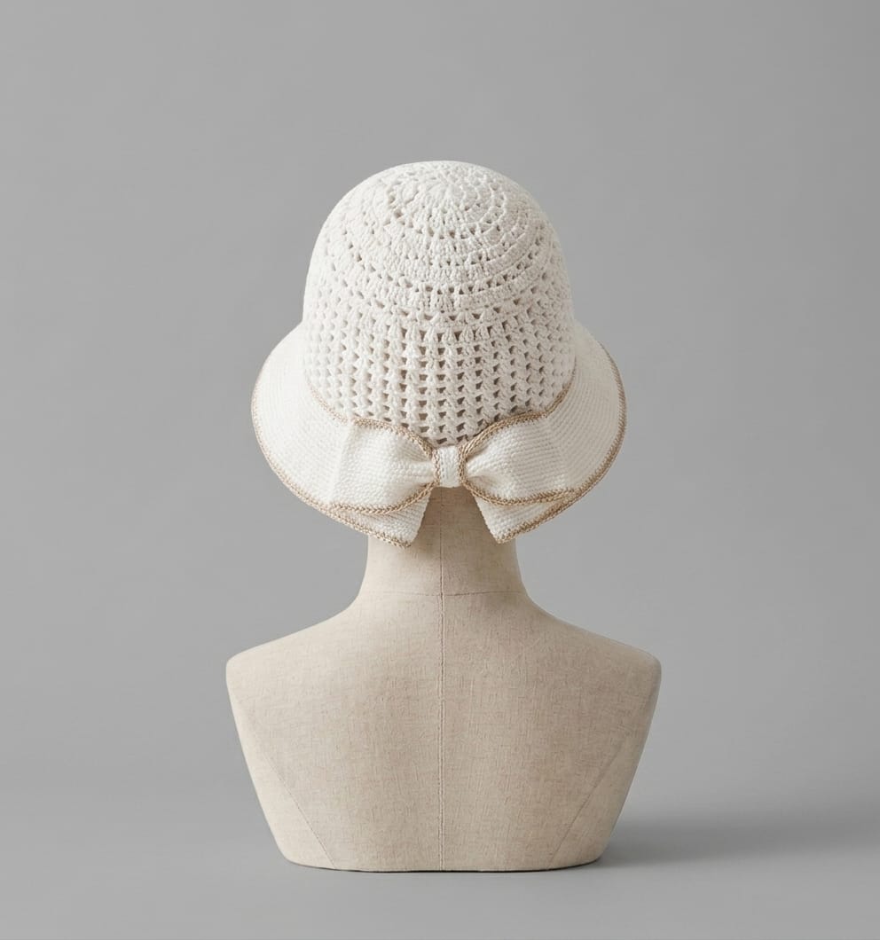 Chapéu de crochê branco com laço