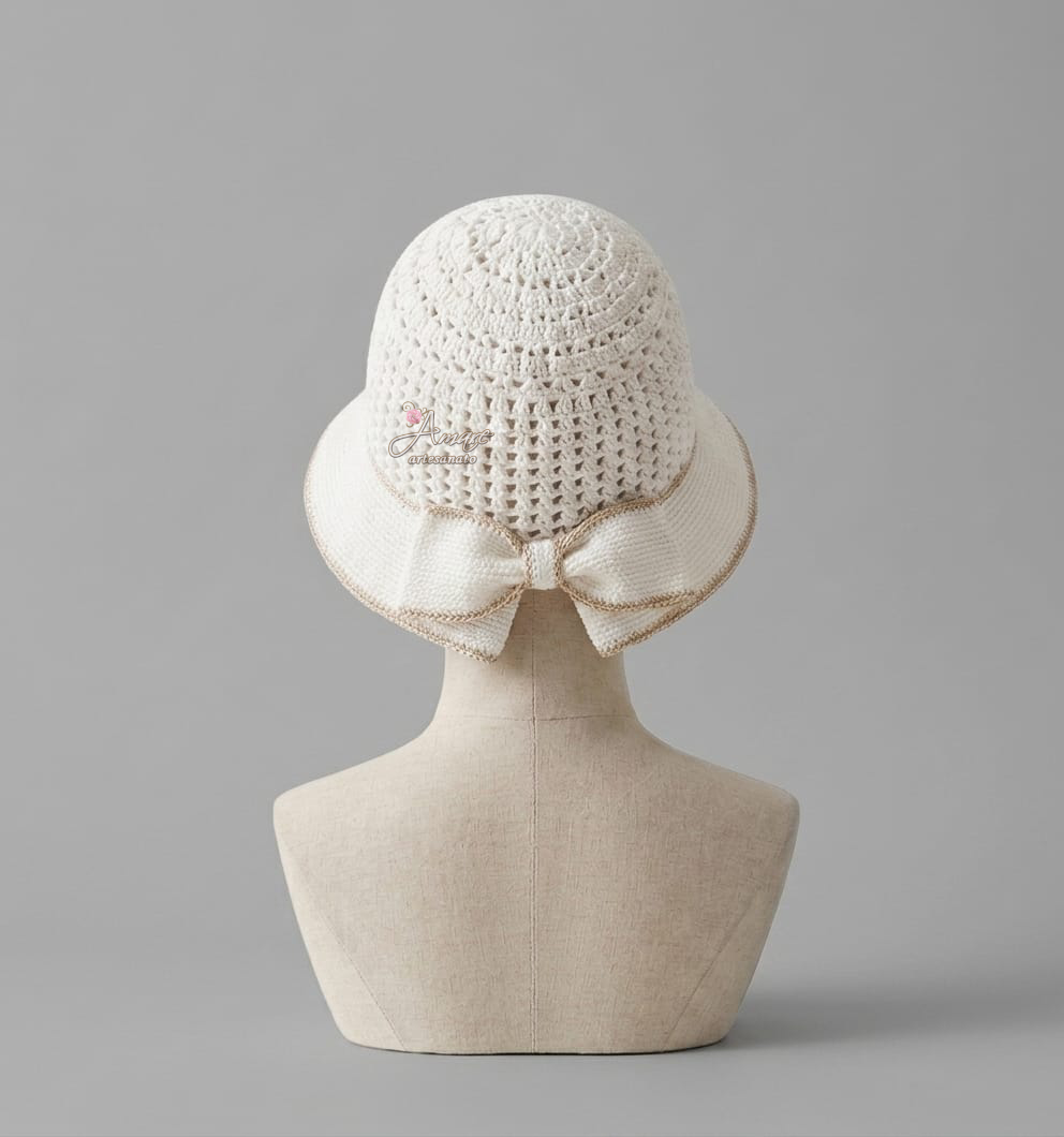 Chapéu de crochê branco com laço